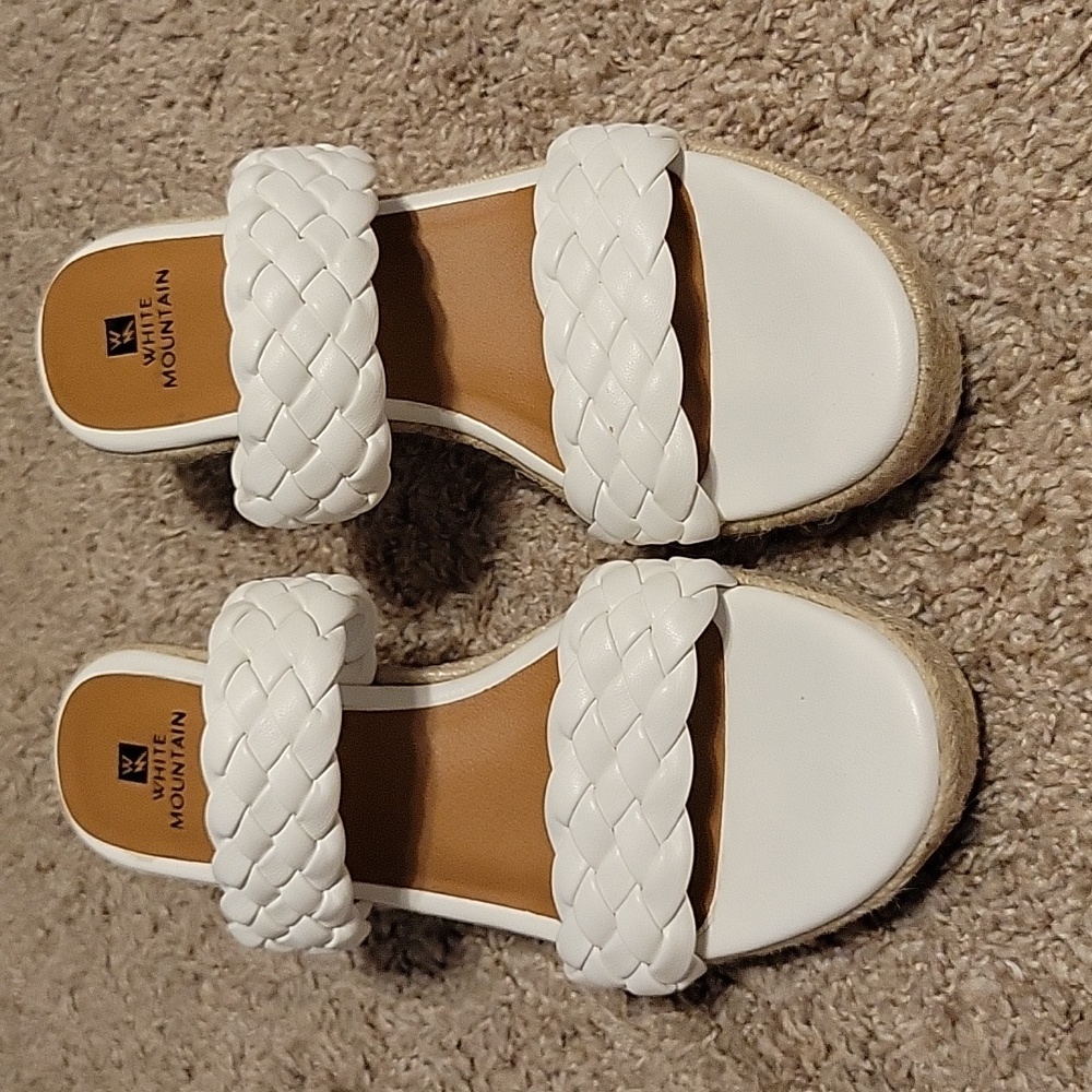 White Mountain white wedge sandals 8.5M